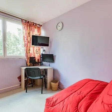 Double Bedroom With Shared Bathroom & Kitchen, Paris *