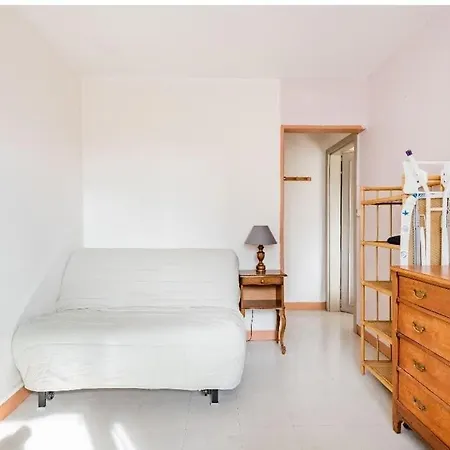 Double Bedroom With Shared Bathroom & Kitchen, Paris منزل للإقامة