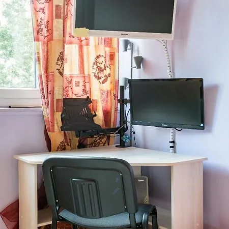 Double Bedroom With Shared Bathroom & Kitchen, Paris *