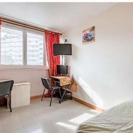 Double Bedroom With Shared Bathroom & Kitchen, Paris * Ιβρύ-συρ-Σεν