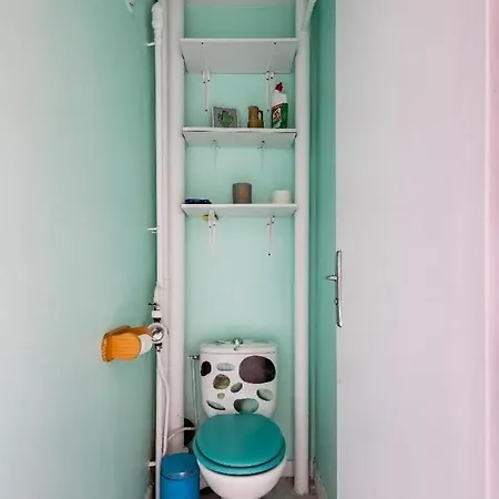 Δωμάτια σε οικογενειακή κατοικία Double Bedroom With Shared Bathroom & Kitchen, Paris