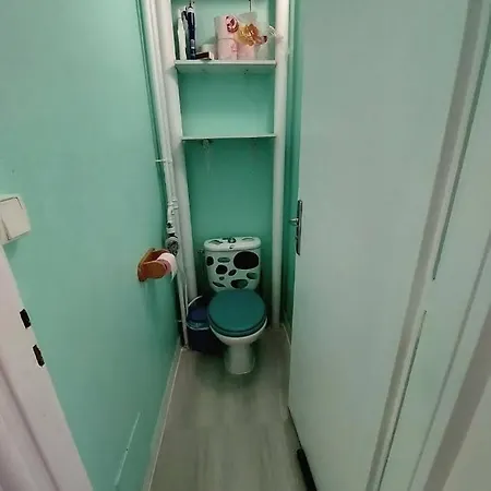 Δωμάτια σε οικογενειακή κατοικία Double Bedroom With Shared Bathroom & Kitchen, Paris