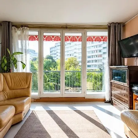 Δωμάτια σε οικογενειακή κατοικία Double Bedroom With Shared Bathroom & Kitchen, Paris Ιβρύ-συρ-Σεν