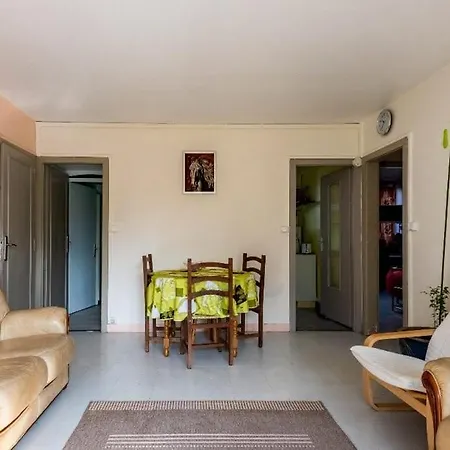 Double Bedroom With Shared Bathroom & Kitchen, Paris منزل للإقامة